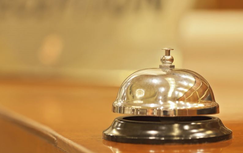 Bilde av en ringeklokke på et hotell