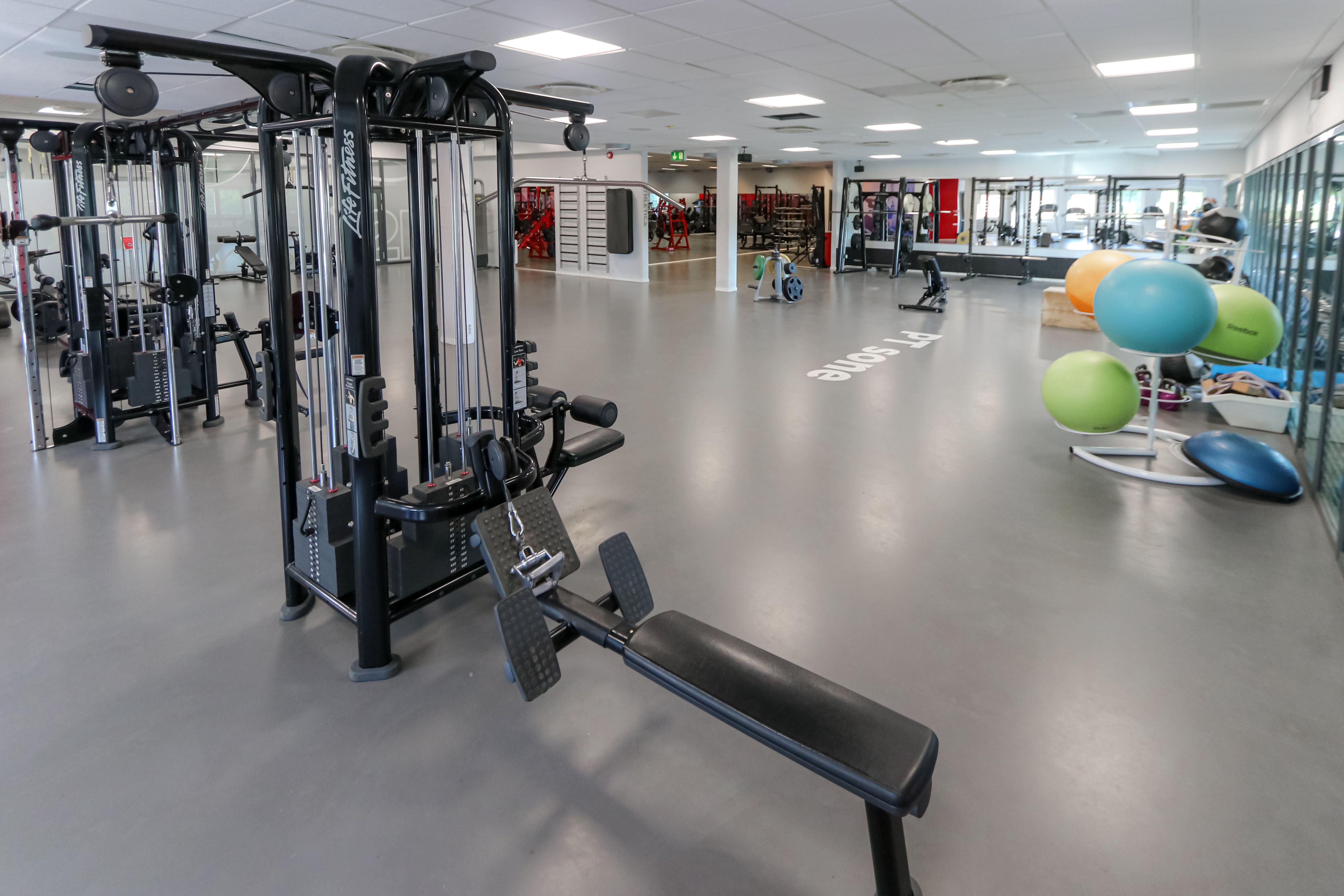 Studio på Athletica Domus med kabeltrekk og multijungel.