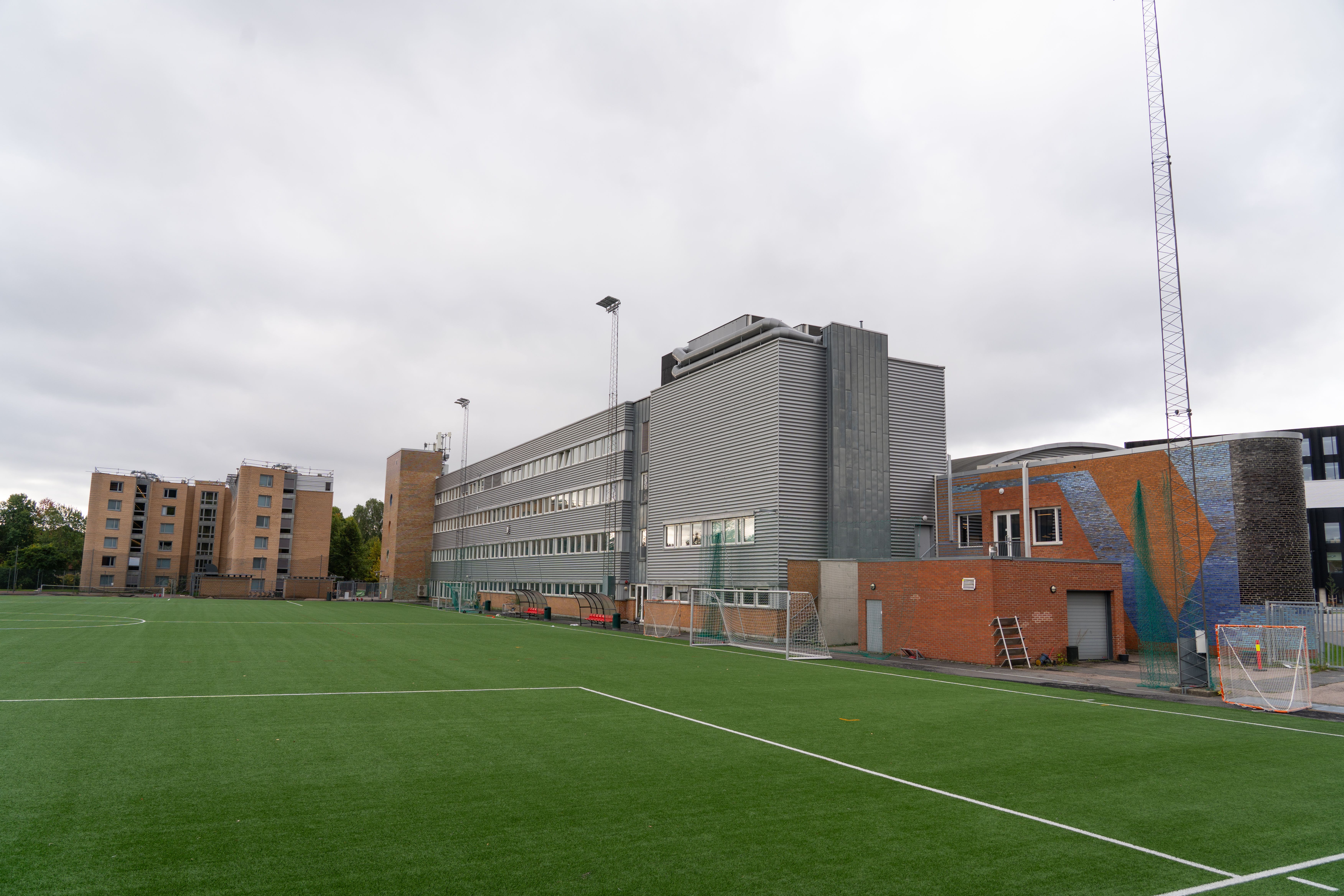Bilde av kunstgresset utendørs på Athletica Domus, for fotball og lacrosse. 