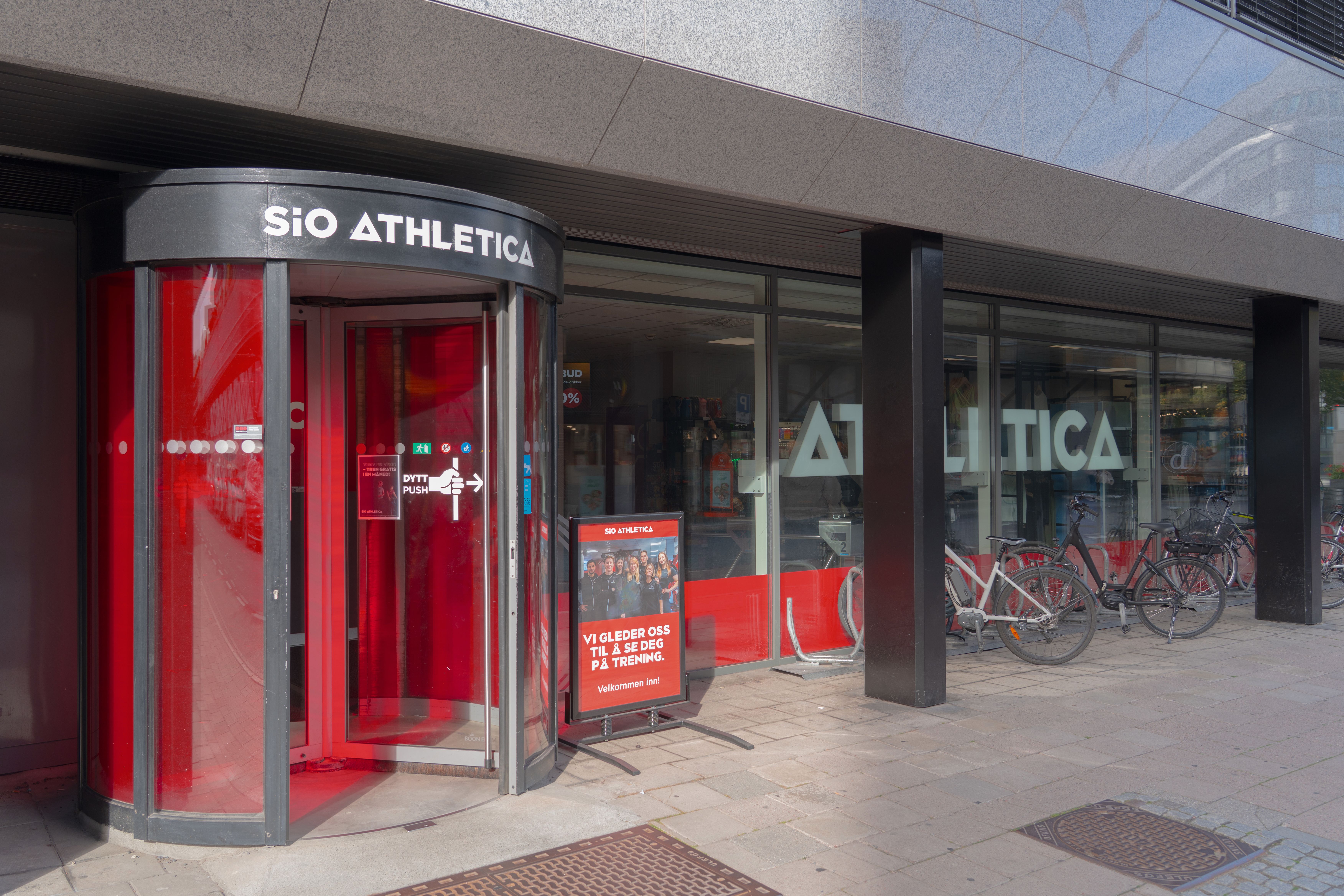 Bilde av inngangsdør/rundell på Athletica Centrum. 