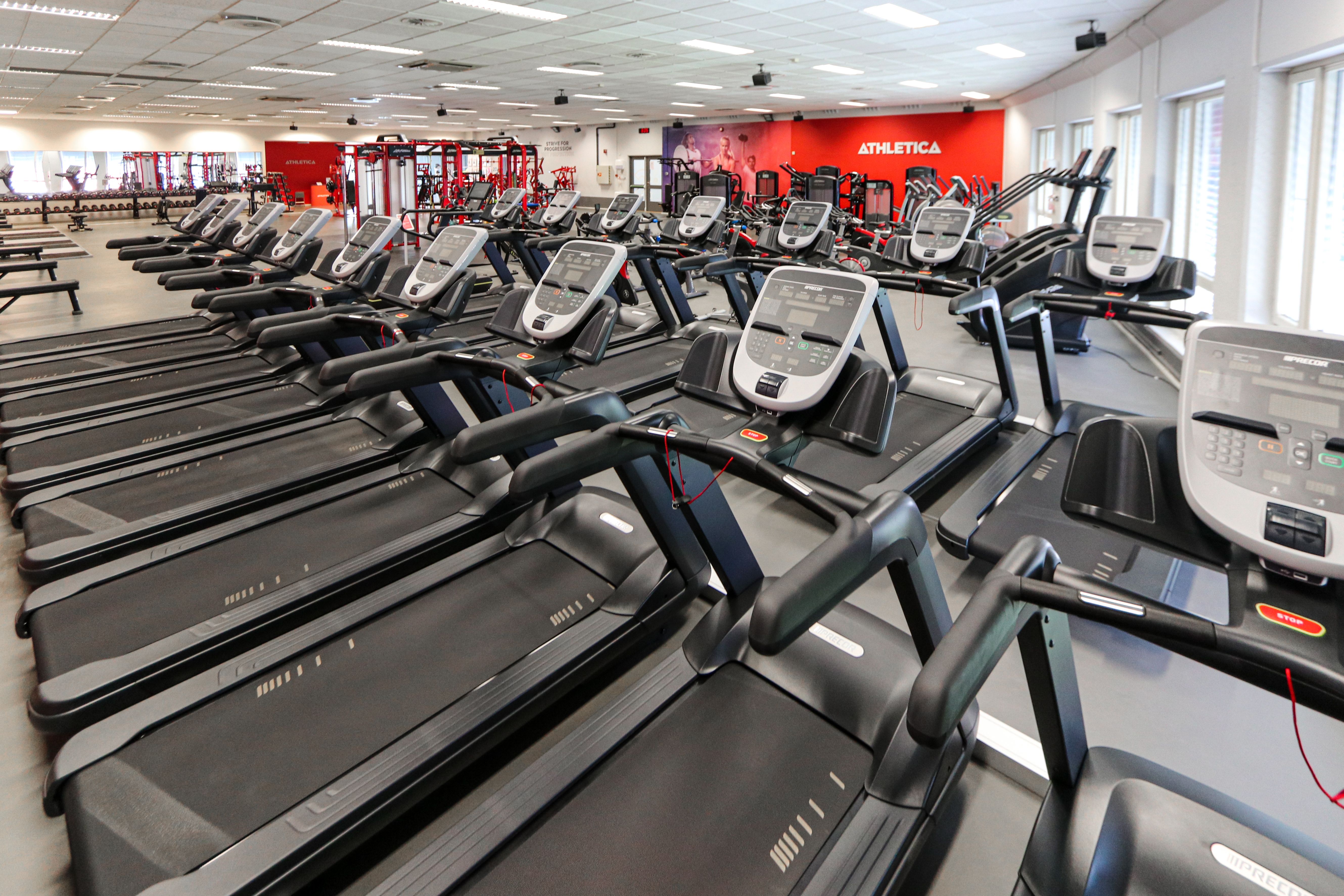 Tredemøller og deler av studio på Athletica Domus. 
