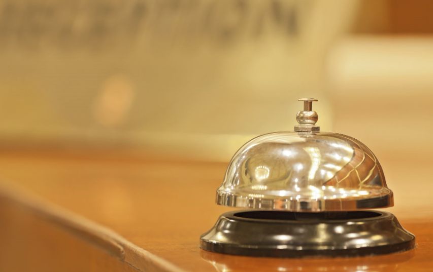Bilde av en ringeklokke på et hotell