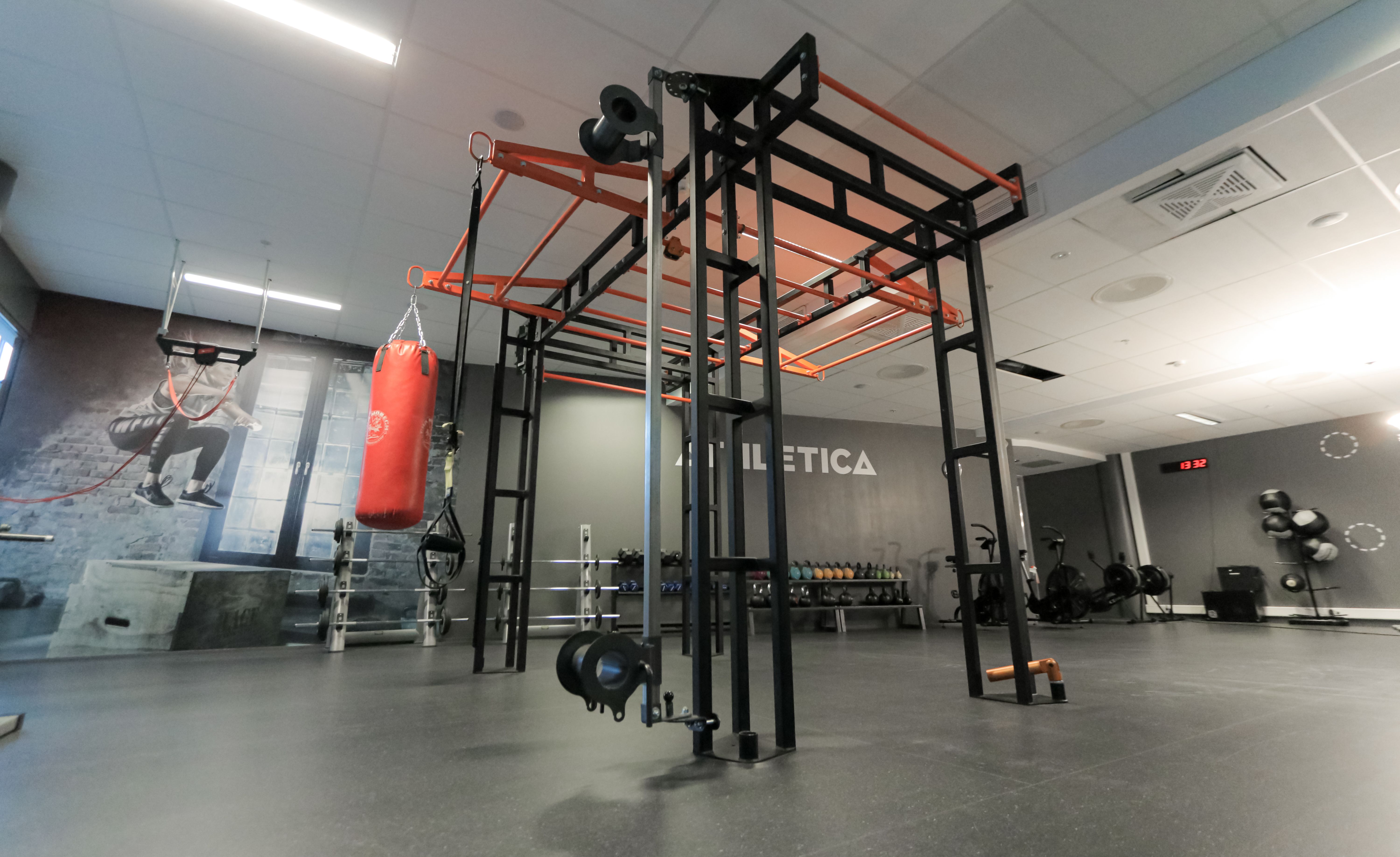 Bilde av en cage/treningsrigg for funksjonell trening på SiO Athletica Nydalen.