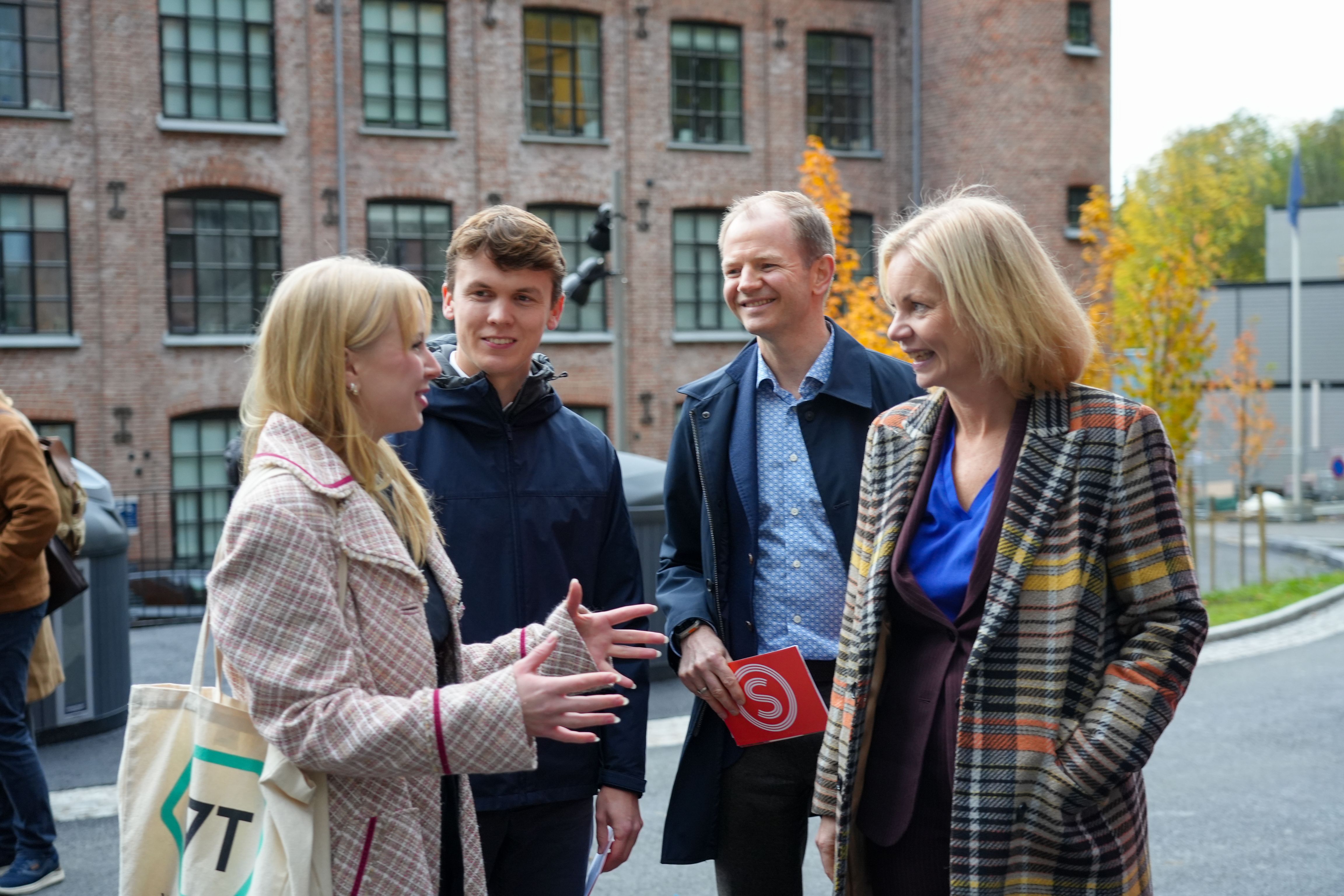 Leder av Velferdstinget i Oslo og Akershus Elisabeth Gjedrem Johansen, styreleder Eilif Tanberg, administrerende direktør Andreas Eskelund fra SiO og statsråd Sigrun Aasland på åpningen av nye studentboliger i Nydalen studentby i oktober 2025.
