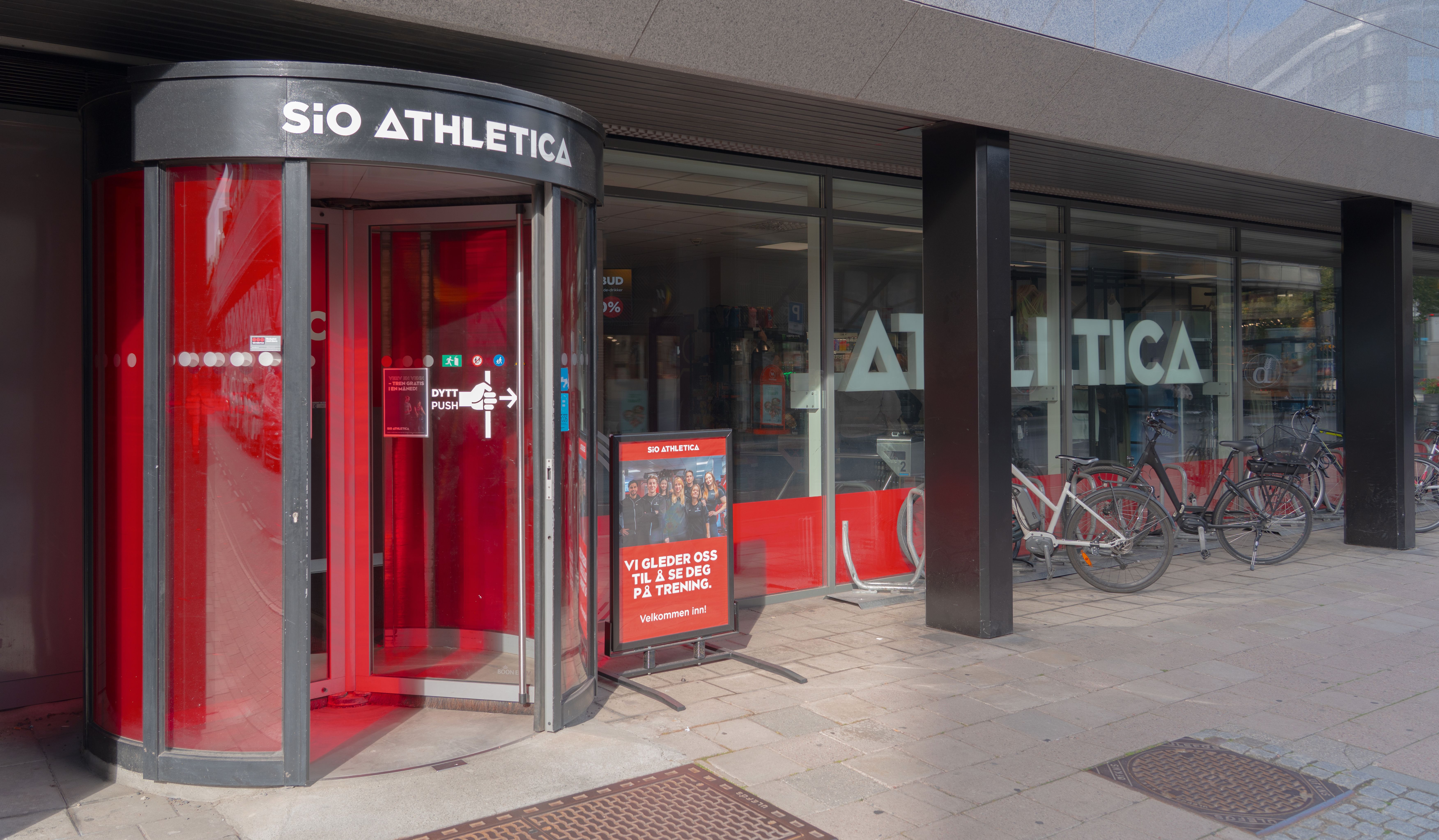 Bilde av inngangsdør/rundell på Athletica Centrum. 