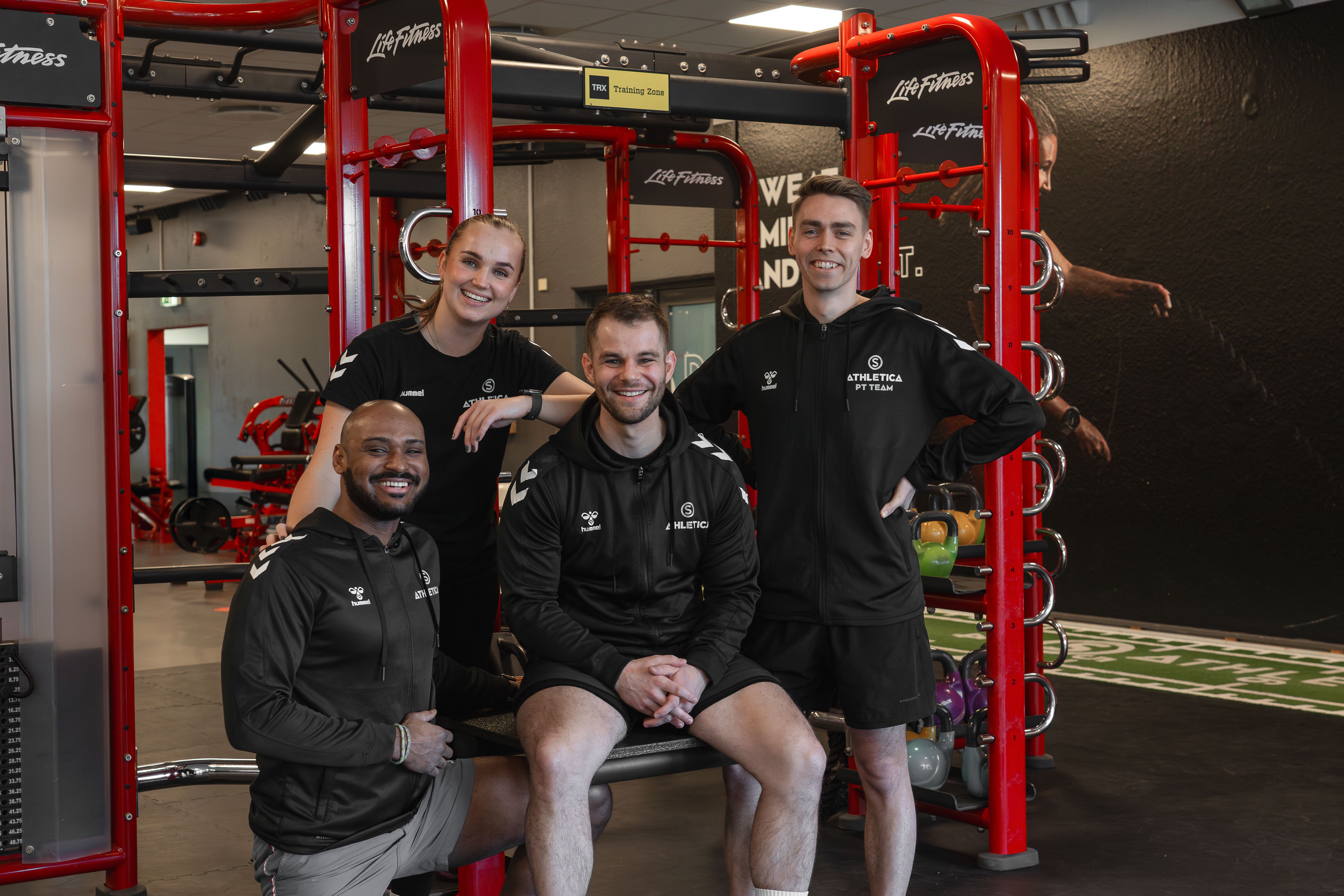 Noen ansatte fra Athletica Domus i studio.