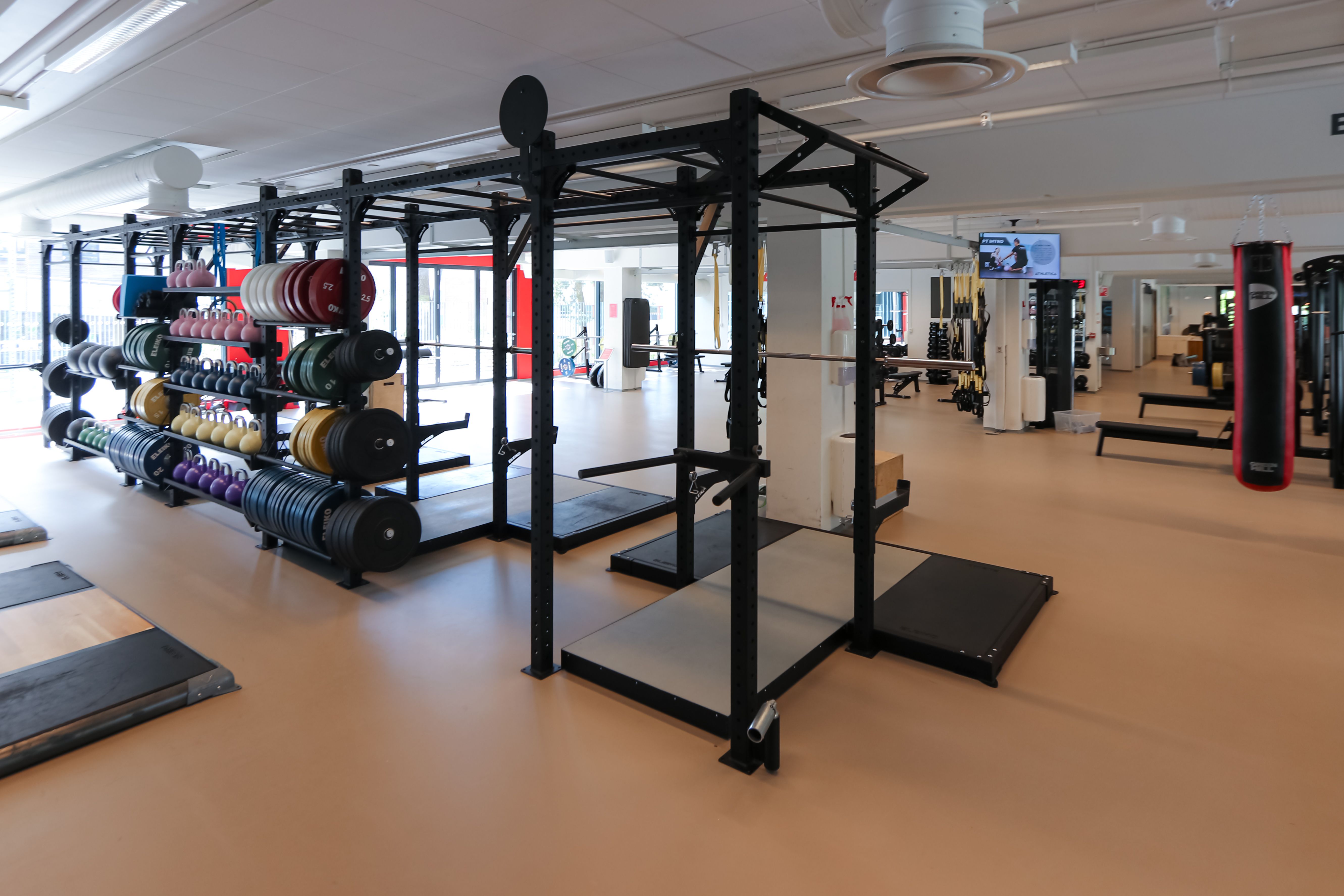 Studio med knebøyracks på Athletica Kringsjå.