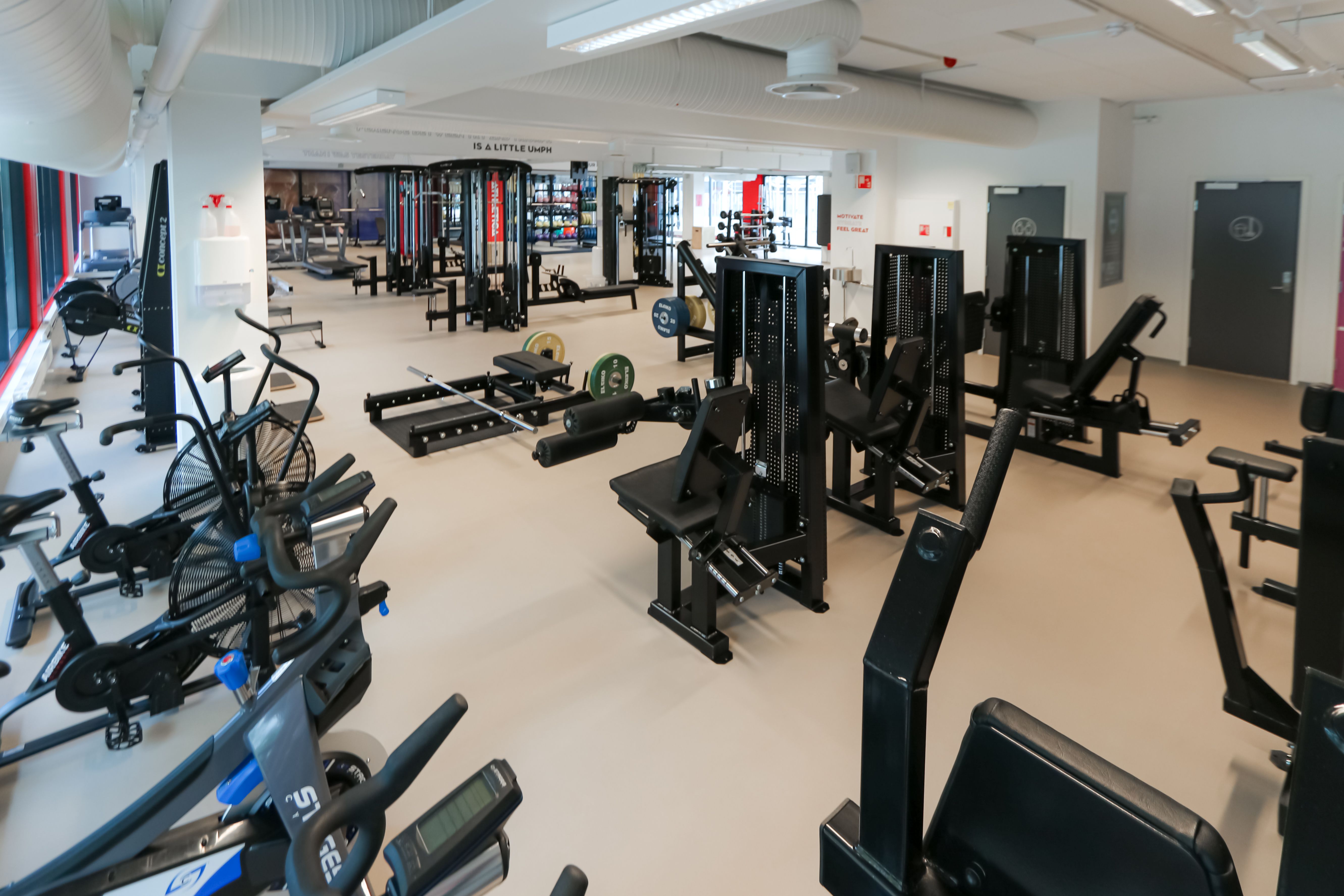 Treningsstudio på Athletica Kringsjå med blant annet apparater. 