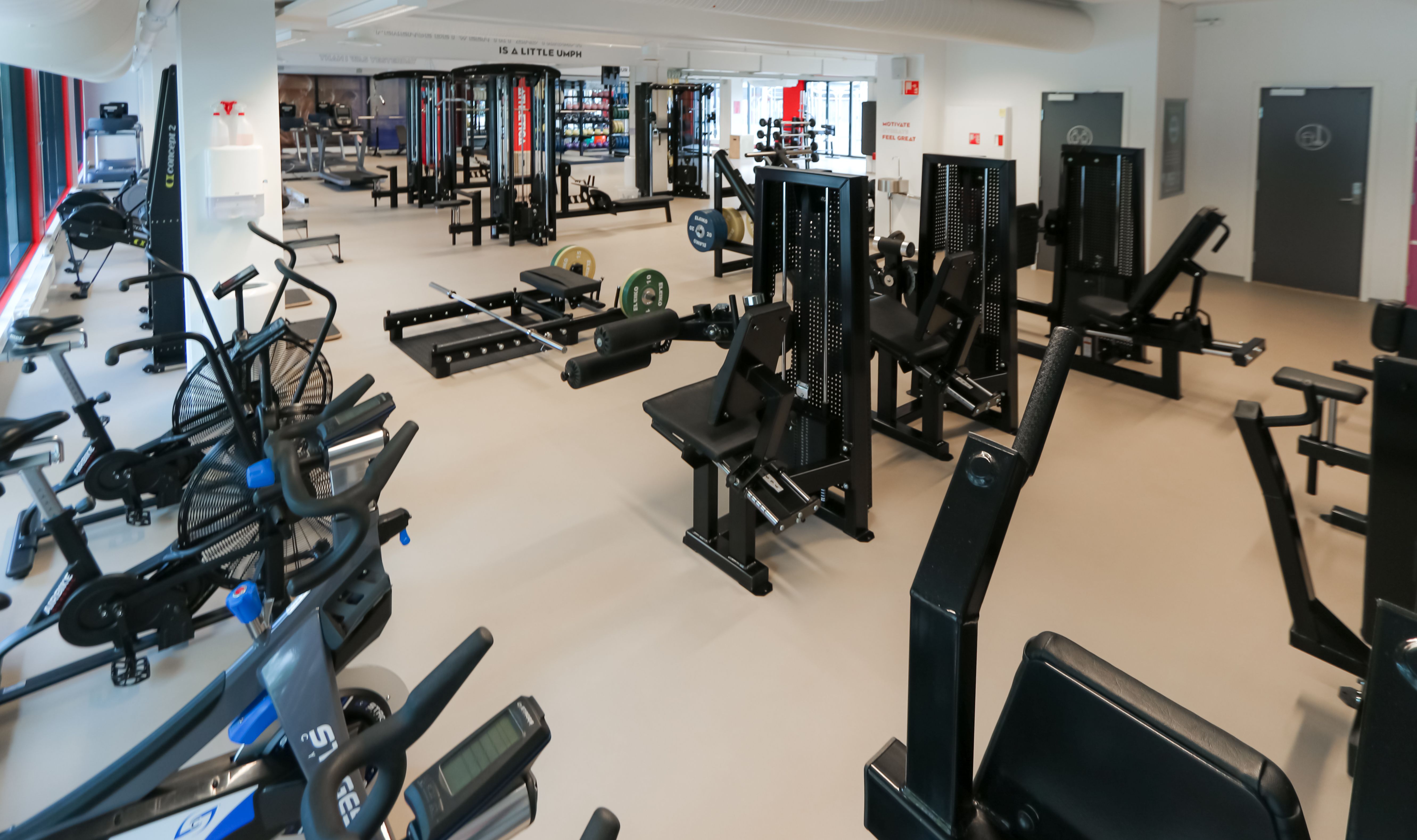 Treningsstudio på Athletica Kringsjå med blant annet apparater. 