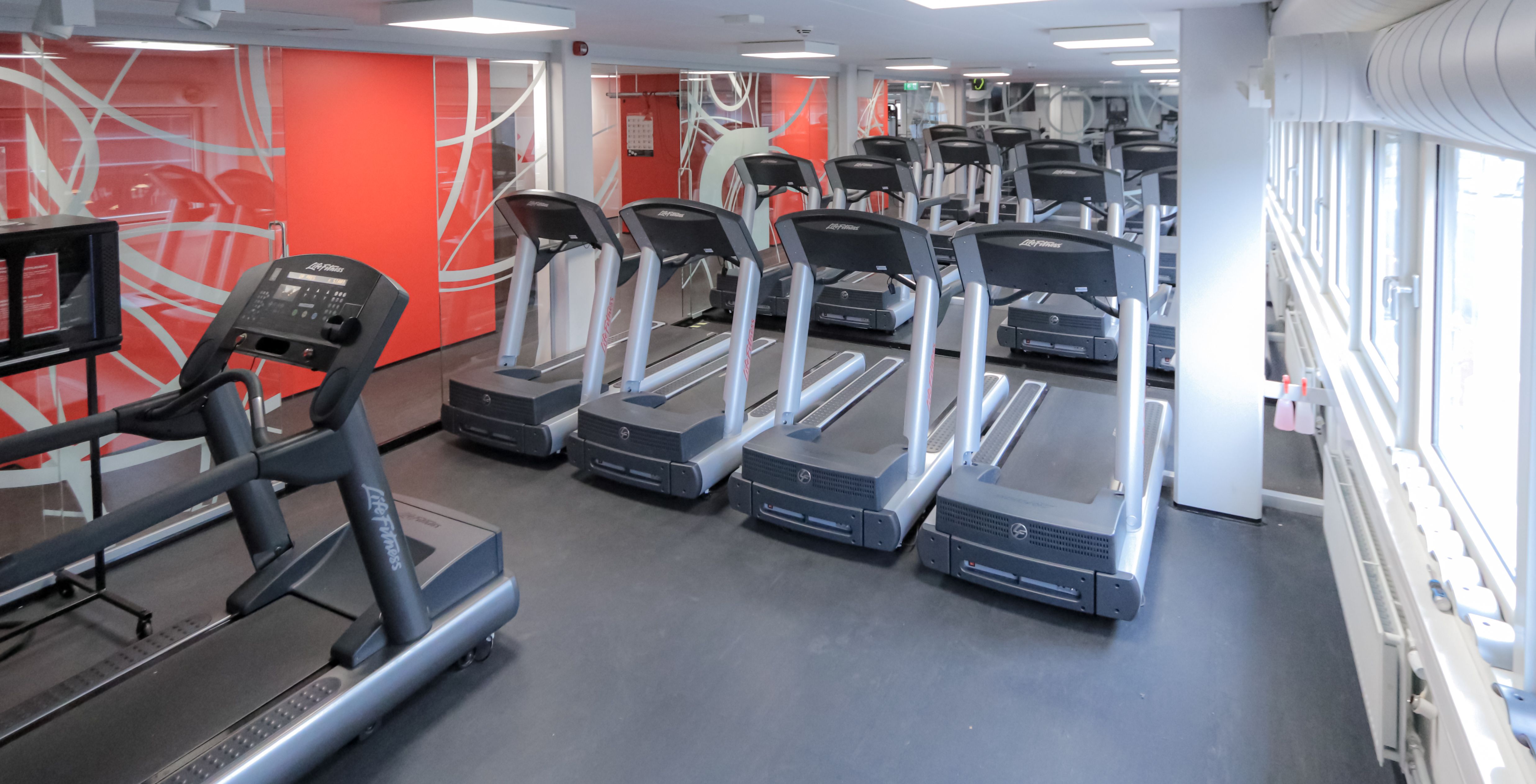 Løpesalen på Athletica Centrum med tredemøller. 