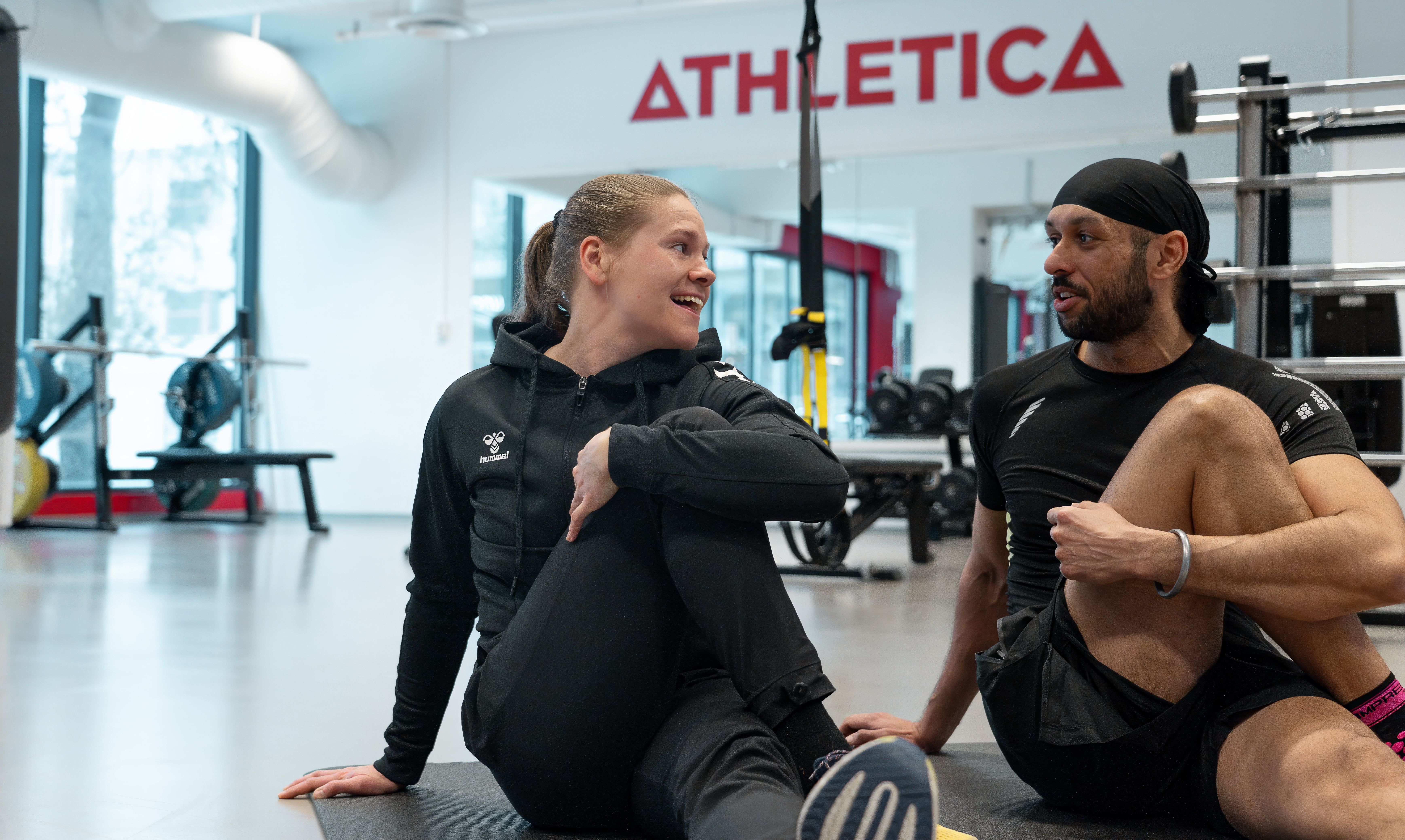PT og kunde tøyer sammen på Athletica Kringsjå.