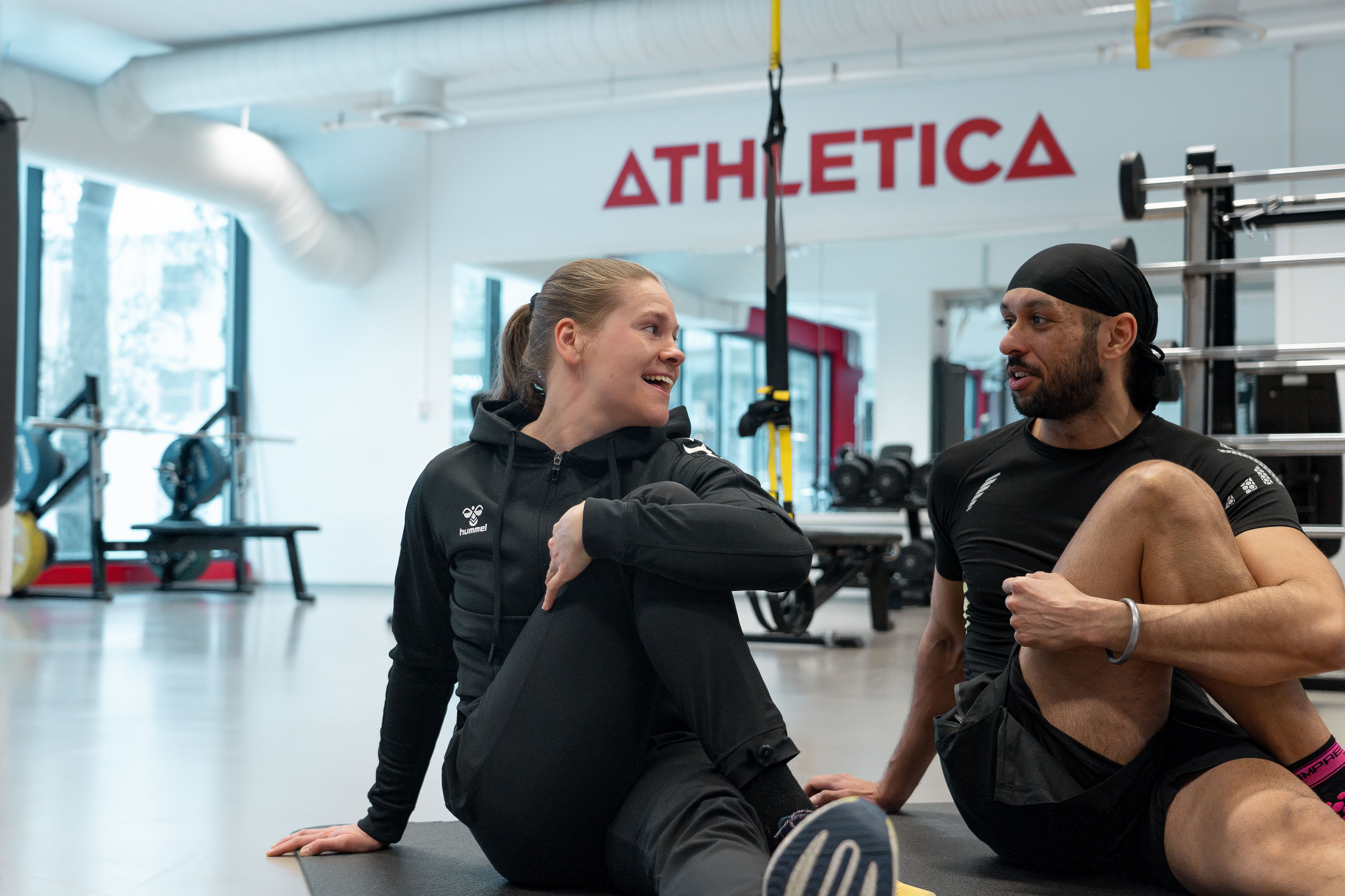 PT og kunde tøyer sammen på Athletica Kringsjå.